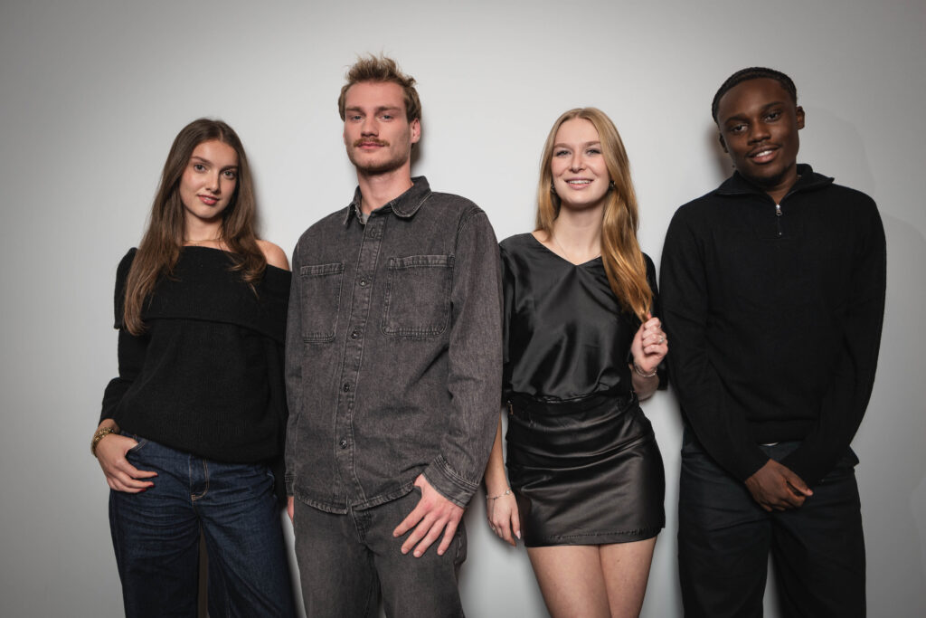 Symbolbild Kaufleute im E-Commerce